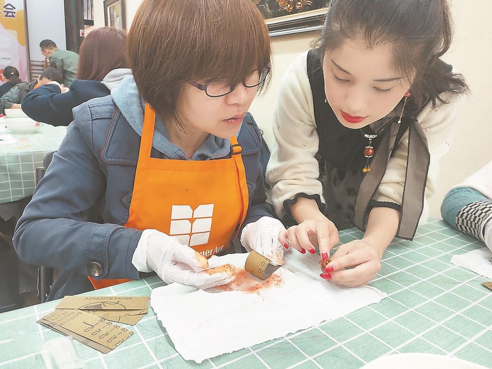 近40名在榕金門、馬祖女同胞共同感受脫胎漆器的獨(dú)特魅力