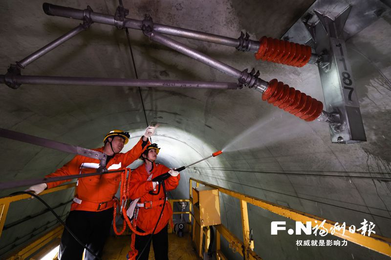 三高環境下詮釋巾幗不讓須眉 這朵花綻放在“華東第一隧”