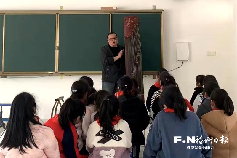 在榕臺胞譚家明推動民樂進校園